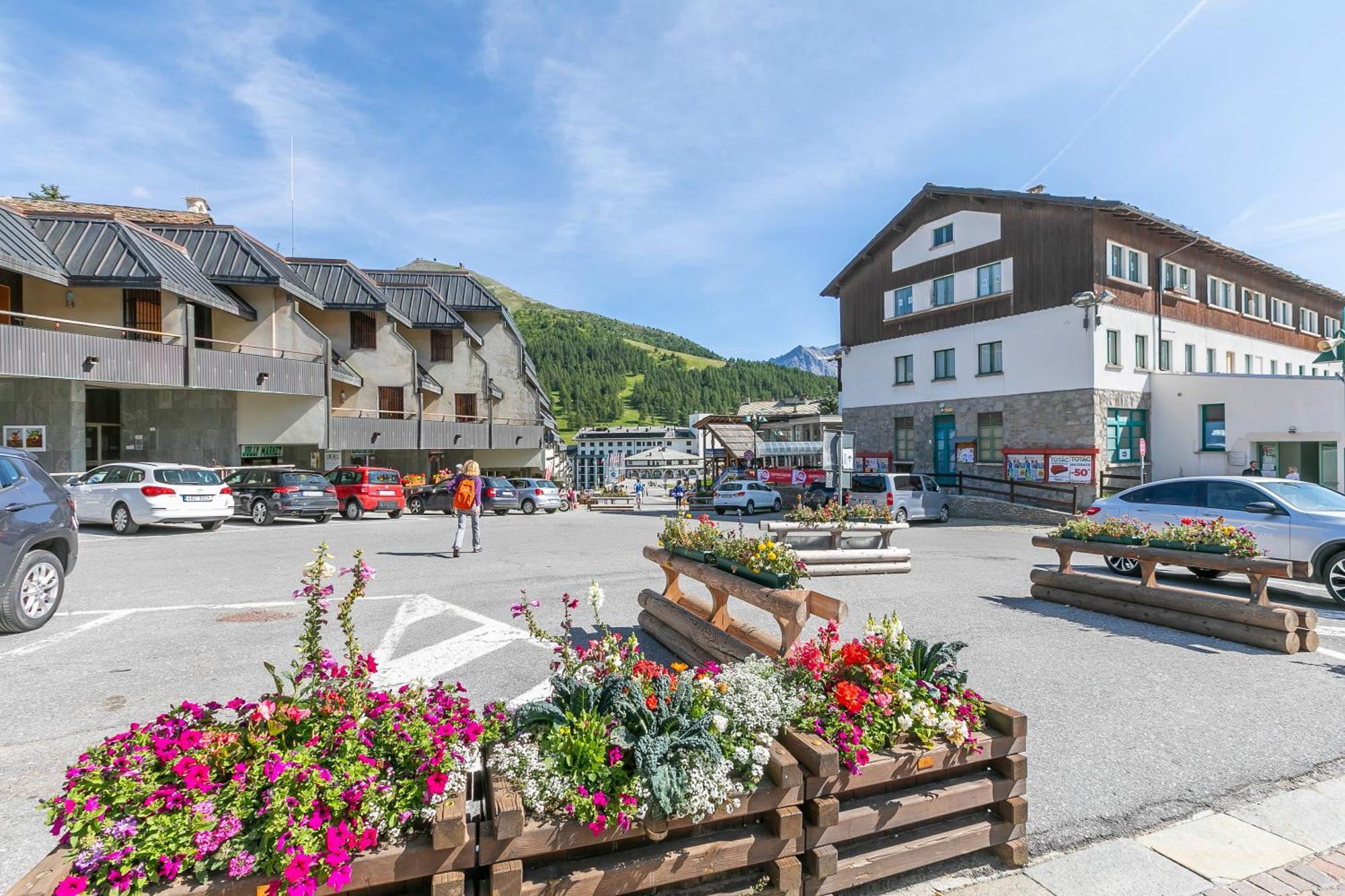 Belvedere Apartments - Happy Rentals Sestriere Exterior photo