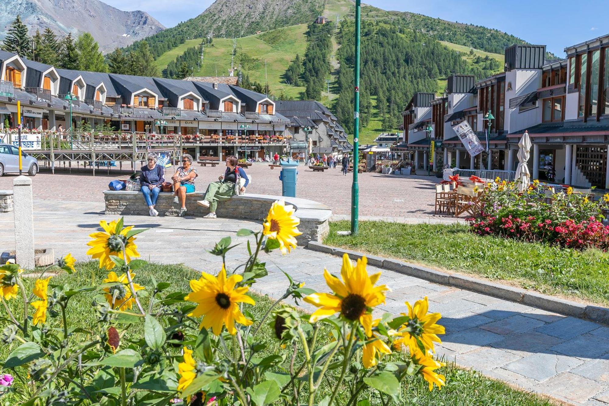 Belvedere Apartments - Happy Rentals Sestriere Exterior photo